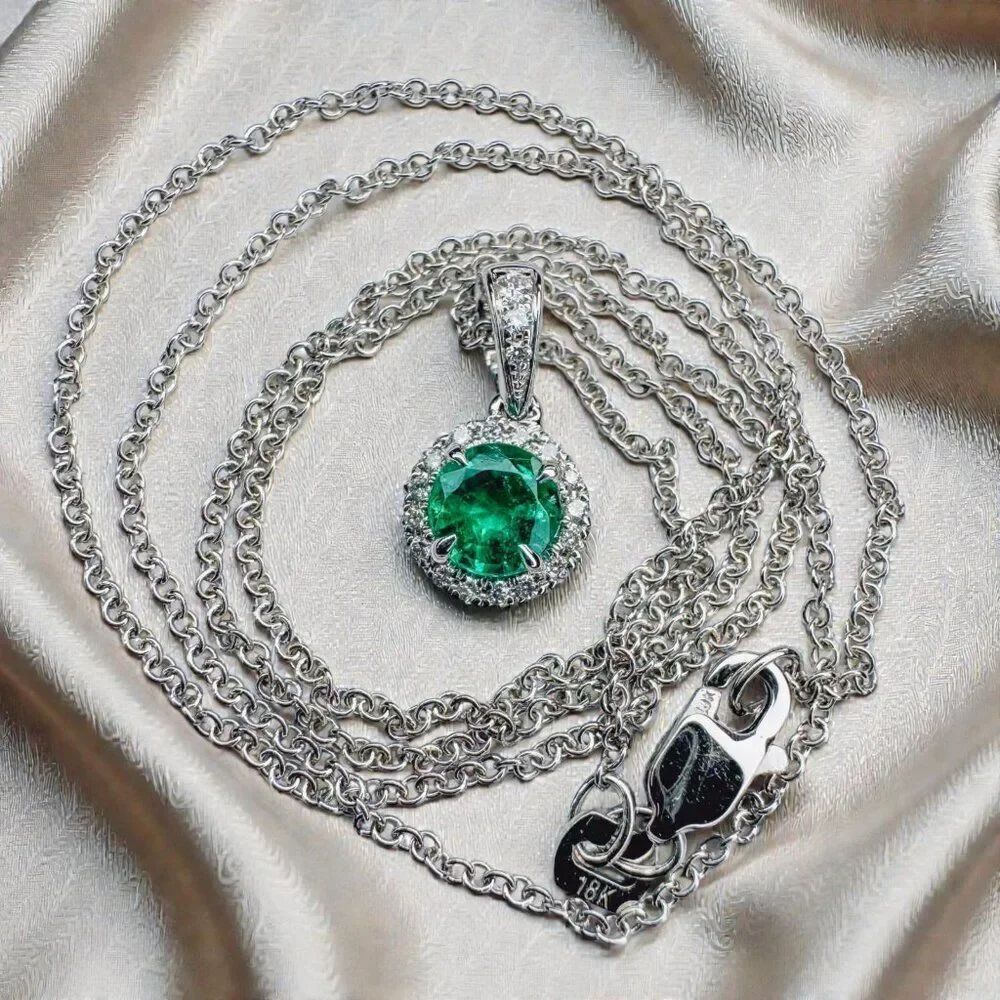 18K White Gold- Colombian Emerald & Diamond Necklace -18"- 3/4cttw -Halo -2.6g - Picture 13 of 16